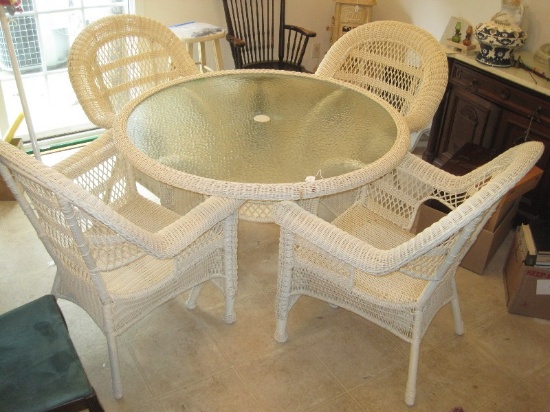 White Resin Indoor/Outdoor Wicker Round Table w/ Host Arched Curved Back Chairs