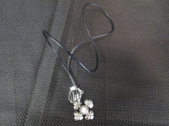 Sterling Silver Clover Style Pendant