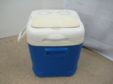 Igloo Ice Cube Cooler w/ Double Cup Holder Top