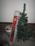 Winter Wonder Pre-Lit Tree w/ Baubles, 4' w/ Box