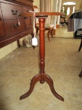 Round Top Pedestal Side Table Spindle Body