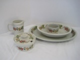 5 Pieces - Wedgwood Quince Pattern Fruit Ring Design Serving Pieces