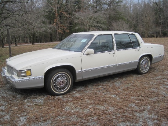 1989 Cadillac Fleetwood Sedan DeVille