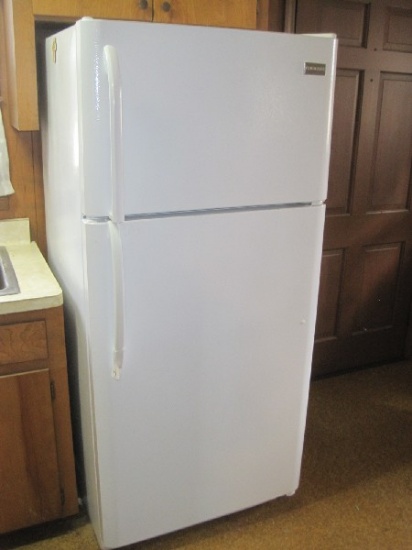 White Frigidaire Refrigerator w/ Top Freezer & Ice Maker