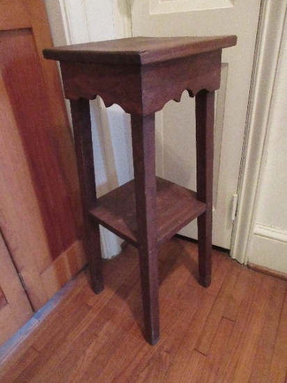 Pine Plant Stand/Accent Table w/ Base Shelf