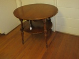 Maple Early American Style Round Side Table w/ Base Shelf on Ring Turned Peg Feet