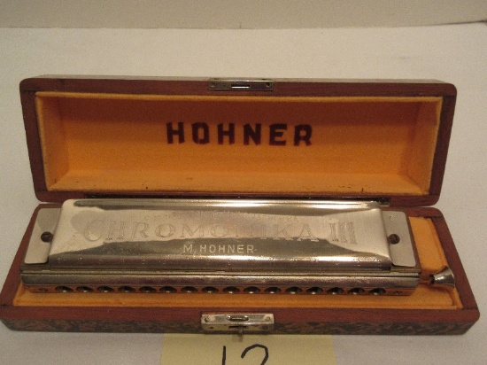 Hohner Chromonika III Harmonica "C" in Simulated Wood Case