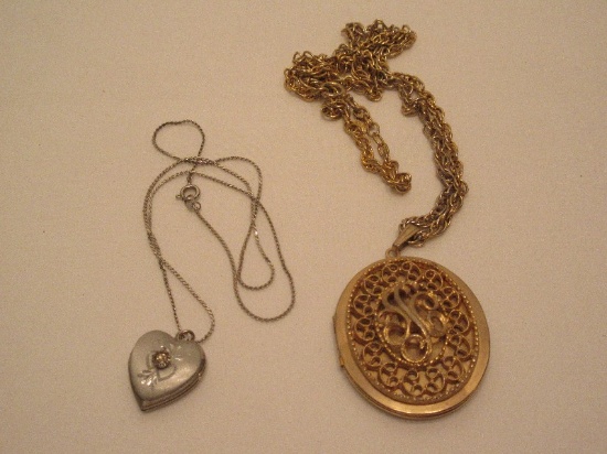 Lot - Filigree Goldtone Scroll Design Oval Locket w/ Chain 1 3/4" x 1 1/2" approx.