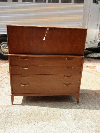 Stately Mid-Century Red Lion Table Co. Inc. Walnut Veneer Chest on Chest