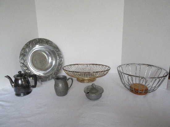 Lot - Silverplated Wire Footed Bread Basket