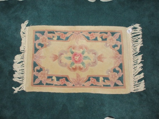 Accent Sculpture Wool Oriental Flower Design w/ Fringe