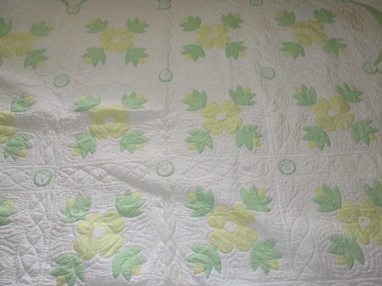 Yellow Flowers w/ Green Swag Applique Pattern Summer Quilt