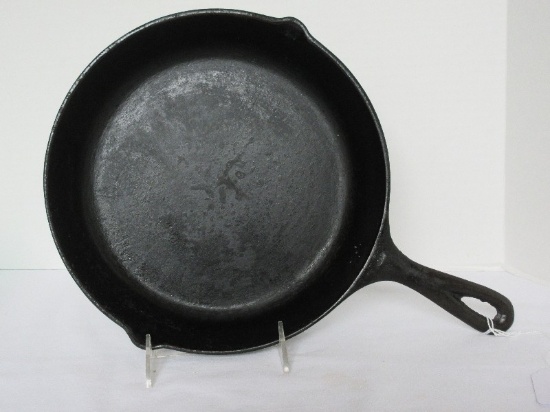 Cast Iron Skillet w/ Handle