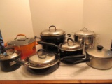 Lot - Pots/Pans Wear Ever Heavy Non-Stick Rachael Ray Porcelain Non-Stick 6qt. Stock Pot