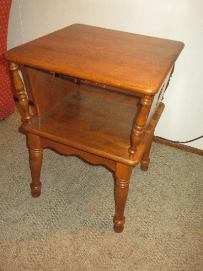 Ethan Allen Baumritter Maple Nutmeg Early American Style Heirloom End Table