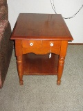 Pine Early American Style Single Drawer End Table w/ Porcelain Pulls & Base Shelf