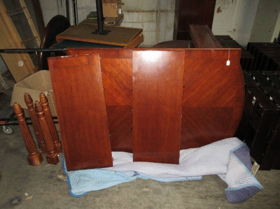 Traditional Dining Table w/ 2 Leaves & Marquetry Band Inlay on Tapered Reed Legs