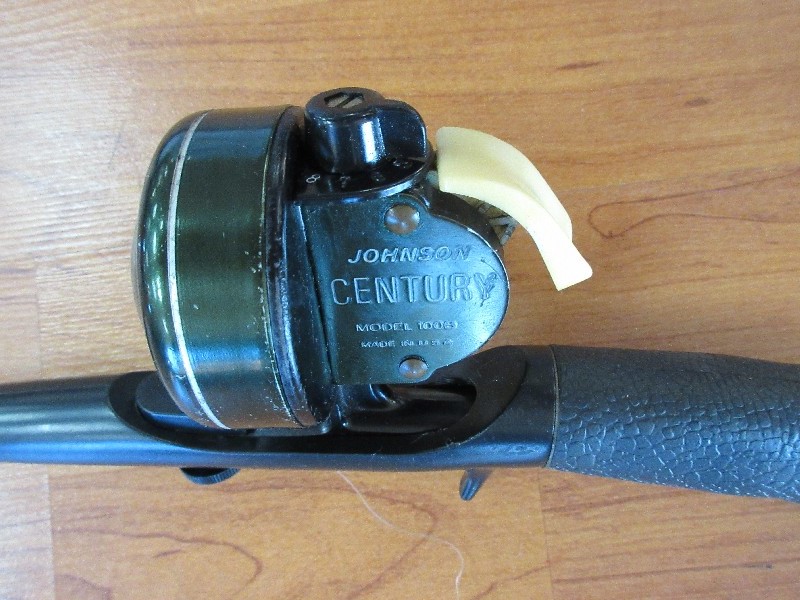 Vintage Johnson Century Model 100B Spincast Reel