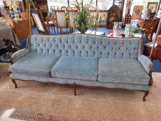 Traditional French Provincial Style Formal Sofa Diamond Tufted Back