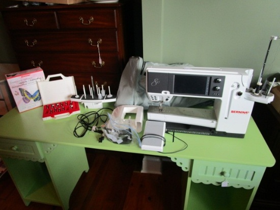 Bernina 830 Sewing Machine 2009 Model w/ Accessories/Cover