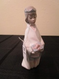 Lladro Hand Made Porcelain Girl w/ Crown/Present