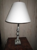 Black/White Curled Design Spindle Design Lamp w/ Shade