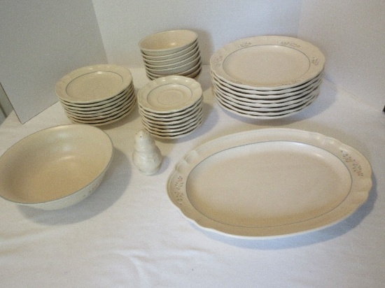lot - Pflatzgraff Remembrance Pattern Dinnerware & Serving Pieces