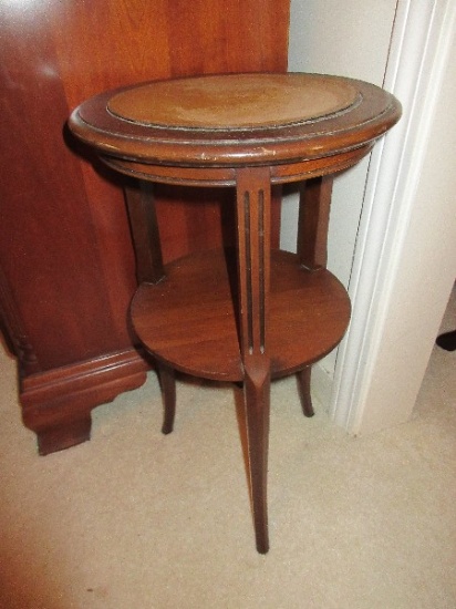 Mahogany Accent Table/Plant Stand w/ Simulated Leather Top & Base Shelf