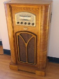 Thomas Collectors Edition Floor Model 1944 Radio Oak Veneer Case