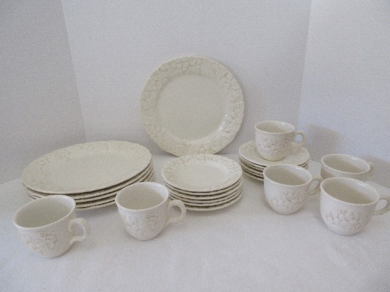 24 Pieces - Metlox-Poppytrail Antique Grape White Pattern Dinnerware