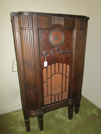 Model 224 RCA Victor Vintage Radio Wood Body, Column Sides/Motif, Black-Column Legs