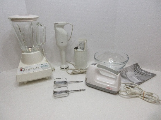 Lot - Kitchen Small Appliances Hamilton Beach 14 Speed Blend Master Glass Handle Container