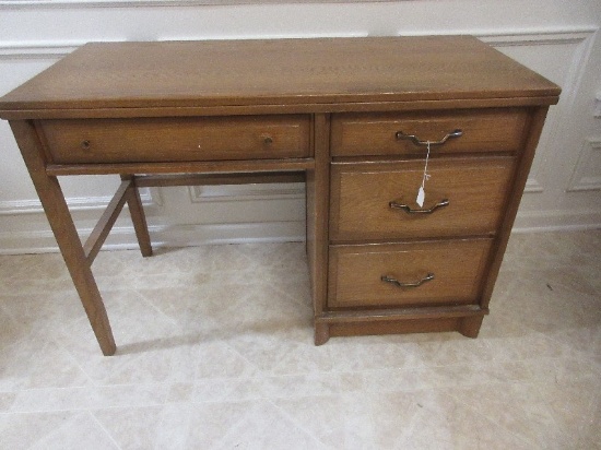 Sumter Cabinet Co. Furniture Mid-Century Style Student Desk w/ Dovetailed Drawers