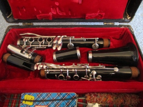 Vintage Black Clarinet in Black Carry Case Box Red Felt Inlay by Bundy, Allen Music Co.