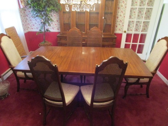 American Drew Cherry Wood Dining Table w/ 2 Leafs & 6 Chairs