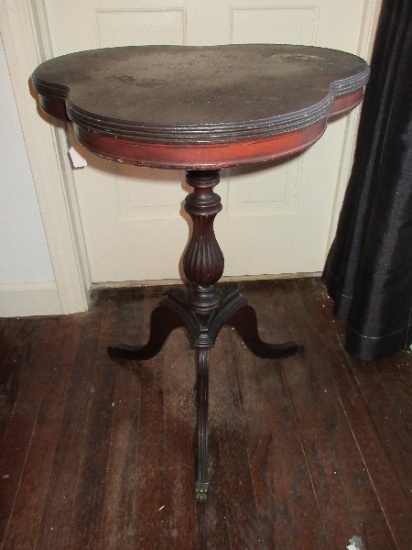 Mahogany Clover Leaf Pedestal Side Table w/ Paw Cap Feet