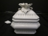 Cream/White Ceramic Mottahedeh Design Italy Trinket Box w/ Floral Top
