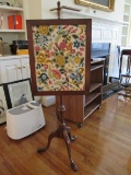 Standing Spindle Design Wooden 3 Leg Stand Quilt/Fabric Floral Pattern Display Stand