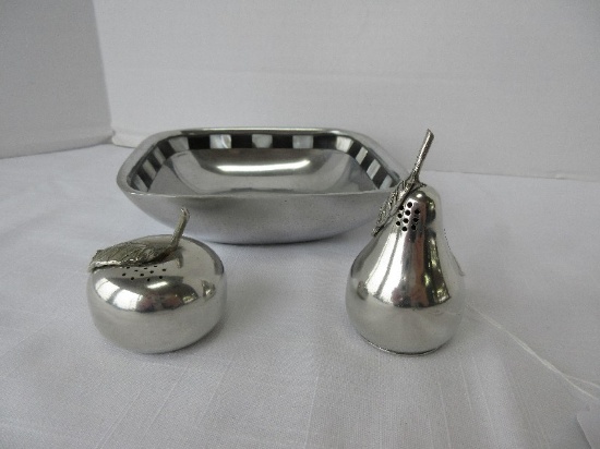 Pair - Kirk Stieff Pewter 500 Fruit Salt/Pepper Shakers 2" Apple/3" Pear