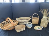 Wicker Lot - Wicker Baskets, Various Sizes, 1 Pineapple Décor