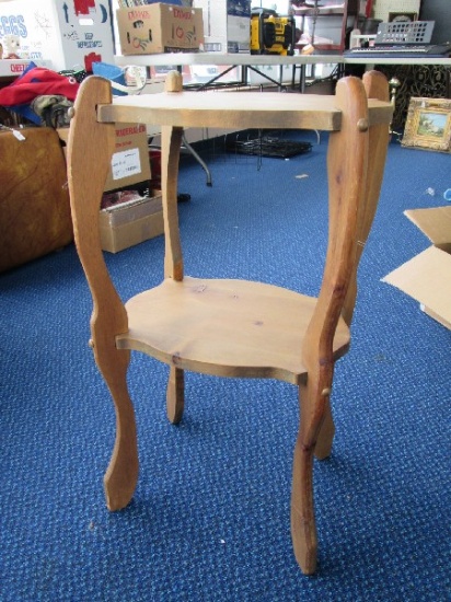 2-Tier Wooden Curved Legs, Bracket Motif