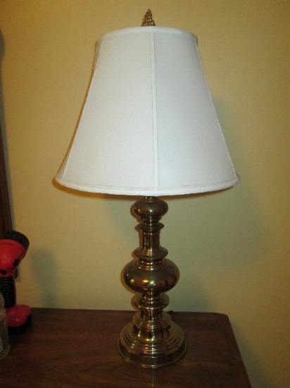 Brass Spindle Design Lamp w/ White Shade Pineapple Top