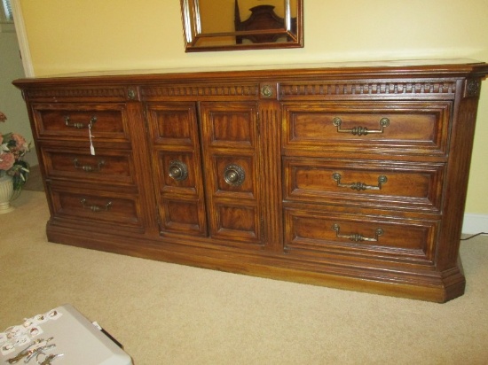 Stanley Furniture Long Dresser 6 Front Drawers, 2 Doors w/ 3 Inner Drawers, Square Cut Molding