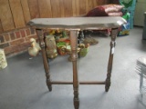 Vintage Wooden Entry/Side Table Scallop Trim Spindle Legs w/ Stretcher