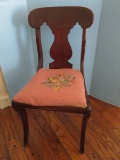 Mahogany Urn Splat Back Chair w/ Floral Spray Needlework Seat on Sabre Legs