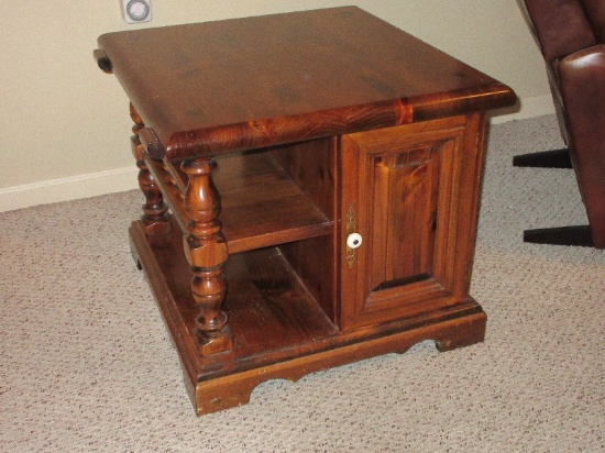 Knotty Pine Early American Style End Table w/ Panel Door/Porcelain Pull & Side Tier Shelves