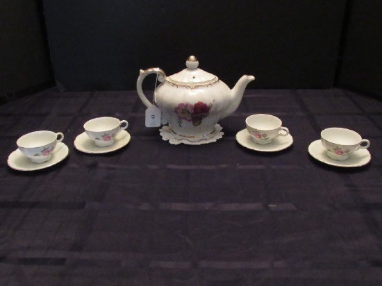 Made in Japan White Ceramic 4 Cup/4 Saucer Tea Set w/ Musical Teapot Floral Center