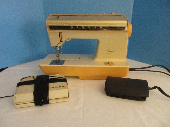 Vintage Singer Portable Sewing Machine Futura I Model 920 Two Way Sewing Surface
