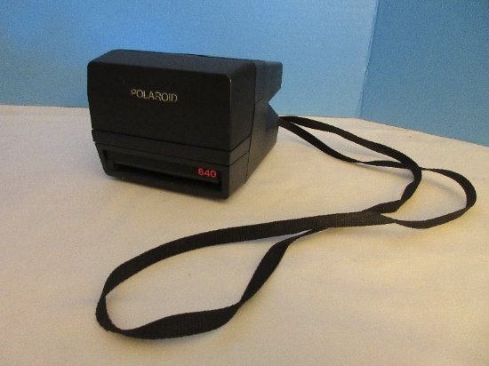 Polaroid 600 Land Camera w/ Built-In Flash 640