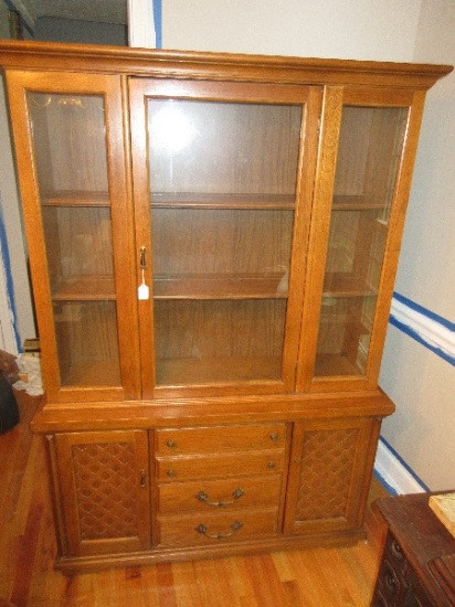 Bassett Furniture Ind. China Cabinet Sierra Collection Saddle Oak Finish